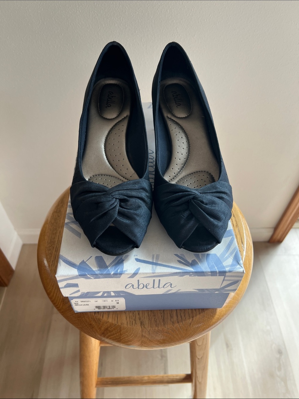Abella, Women’s dress shoes, size 9